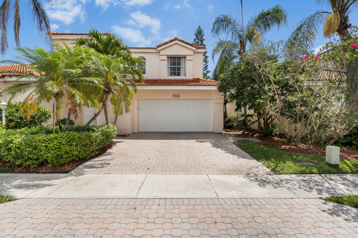 South Florida real estate listing photo by Maksim Arsholoev
