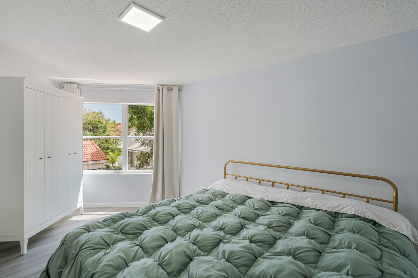South Florida real estate listing photo by Maksim Arsholoev